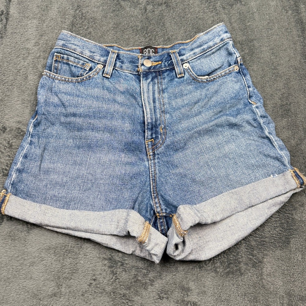 BDG Urban Outfitters Size 26 Mom High Rise Denim Shorts Blue Wash Cuffed